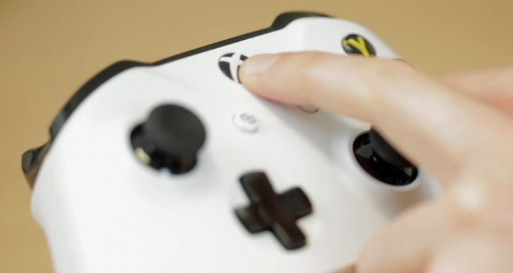 Presiona el botón de Xbox